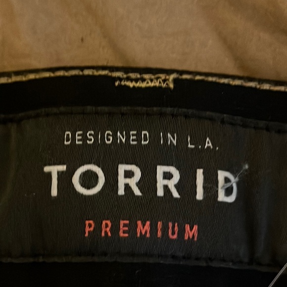 BNWT Torrid Bombshell Skinny Jeans 12R - Picture 7 of 11